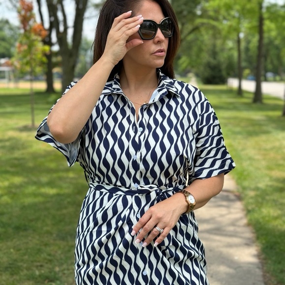 NEW WOMENS STRIPED BELTED MAXI DRESS MEDIUM - Picture 6 of 7